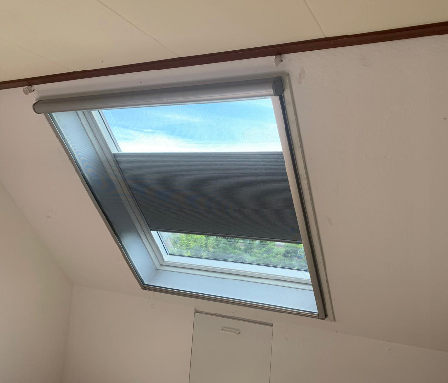 Velux UK08 dakraam plaatsen Hoofddorp VELUX UK08 dakraam plaatsen Hoofddorp