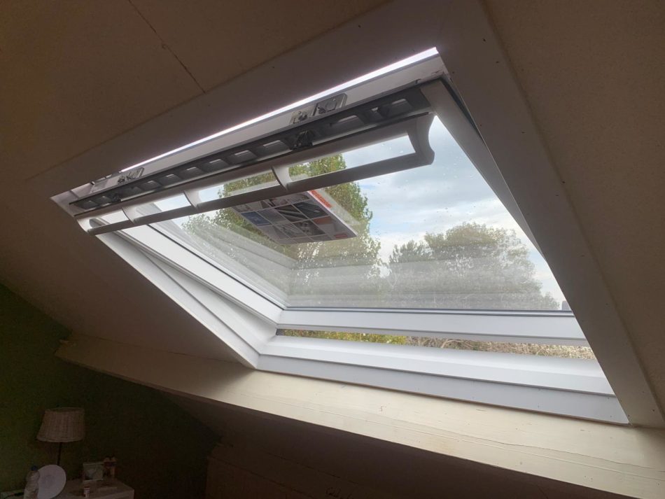 VELUX UK04 dakraam plaatsen in Rotterdam VELUX UK04 dakraam plaatsen in Rotterdam