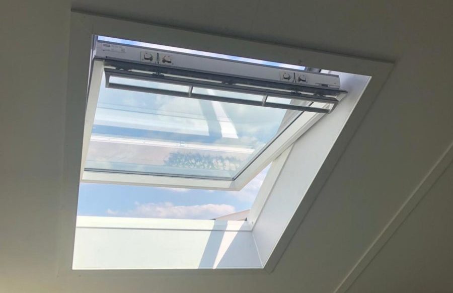 Kunststof VELUX geplaatst Hoofddorp Kunststof VELUX dakraam Hoofddorp